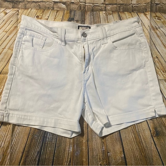 Levis Mid Rise Mid Length Jean Denim White 515 Shorts - Picture 1 of 5